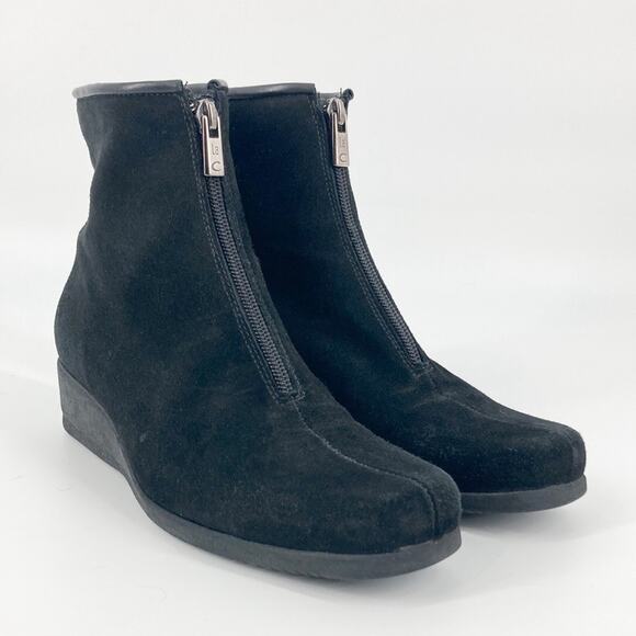 La Canadienne Womens Black Suede Zip Up Ankle Boots Size 7 1/2 M - Picture 1 of 10
